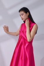 Victoria's fuchsia dress - Image 6